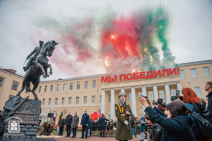 Adkryćcio pomnika maršału Rakasoŭskamu ŭ Homli Adkryćcio pomnika maršału Rakasoŭskamu ŭ Homli