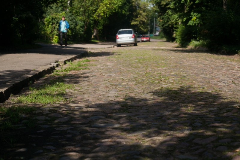 3. Брукаваны пас на вуліцы Міра ў занёманскай частцы горада (3)