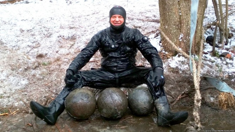 Задаволены знаходкамі дайвер (фота Радыё Свабода)